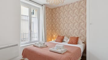 1 habitación, tabla de planchar con plancha, internet y ropa de cama