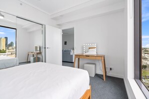 1 dormitorio, tabla de planchar con plancha, wifi y ropa de cama