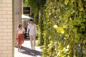 Property grounds - Chic 1 Bed Inner-City Retreat with Pool and Views (Fortitude Valley)