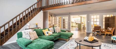 Fernseher, Kamin, Arbeitsbereiche