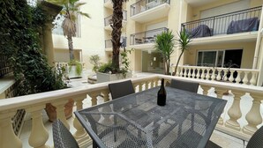 Outdoor dining - Palazzio Escape Cannes (Cannes)