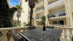 Outdoor dining - Palazzio Escape Cannes (Cannes)