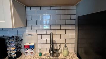 Basic Apartment, 1 Queen Bed, Non Smoking, Refrigerator | Private kitchen