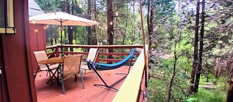 1940s Storybook Knotty Pine Cabin in Crestline, Absolute Privacy