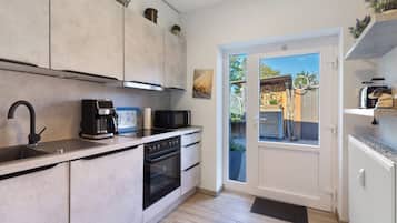 Refrigerador, microondas, horno, placa de cocina