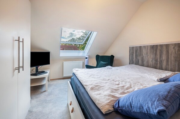 1 bedroom, iron/ironing board, free WiFi, bed sheets