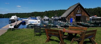 Jelinek Apartment on Lake Müritz with Private Terrace, Garden, and Wi-Fi