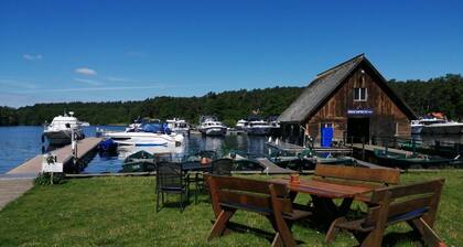 Ferienwohnung Jelinek ian der Müritz mit privater Terrasse, privatem Garten und Wi-Fi