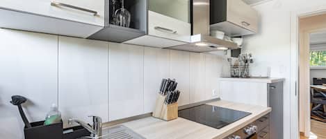 Réfrigérateur, four, plaque de cuisson, lave-vaisselle