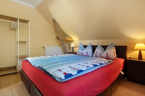 1 bedroom, free WiFi, bed sheets - Holiday Apartment 'Julenhof' with Private Terrace, Private Garden and Wi-Fi (Loitz)