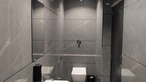 Deluxe Room | Bathroom - Magick Oven (Ujjain)