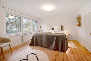 4 makuuhuonetta, silitysrauta/-lauta, ilmainen Wi-Fi, vuodevaatteet