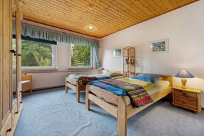 3 bedrooms, iron/ironing board, free WiFi, bed sheets