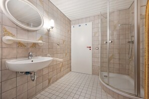 Dusch, hårtork och handdukar