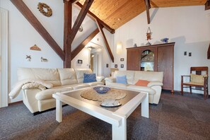 TV - Apartment 'Ferienwohnung 1 - Klein' with Private Terrace and Wi-Fi (Dingen)