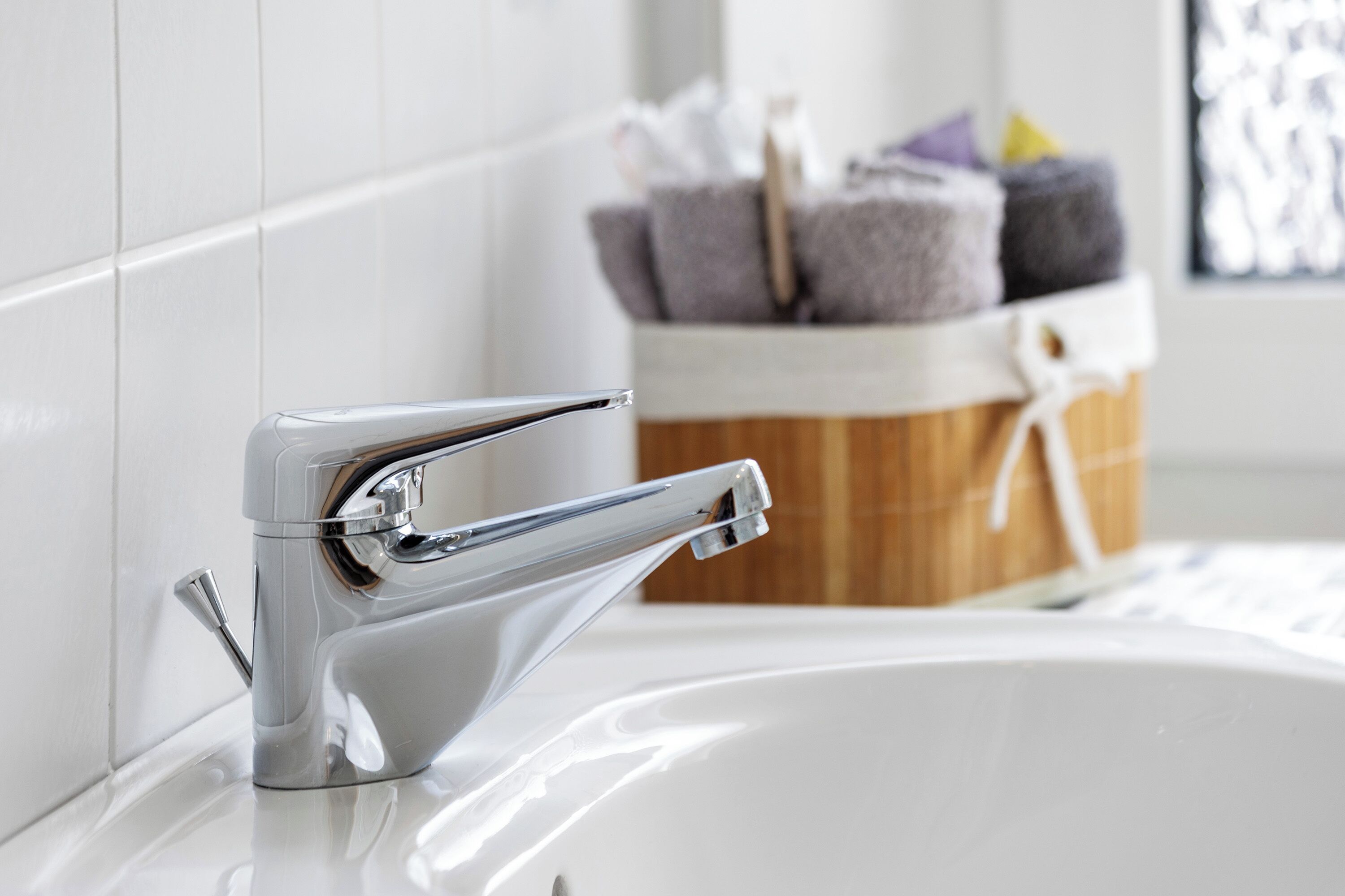 Douche, sèche-cheveux, serviettes fournies