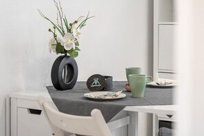 Dining - Apartment 'Ferienwohnung Alstaden 2' with Wi-Fi (Oberhausen)