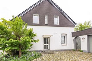 Exterior - Apartment 'Ferienwohnung Alstaden 2' with Wi-Fi (Oberhausen)