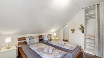 2 bedrooms, iron/ironing board, free WiFi, bed sheets