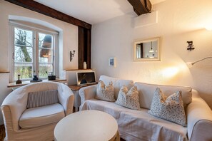 TV - Apartment 'Ferienwohnung 3' with Shared Garden, Balcony and Wi-Fi (Rodenäs)