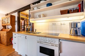 Oven, dishwasher