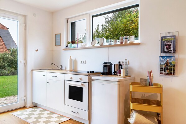 Refrigerador, horno, placa de cocina, cafetera/tetera