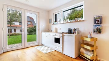 Frigorifero, forno, piano cottura, macchina per tè/caffè