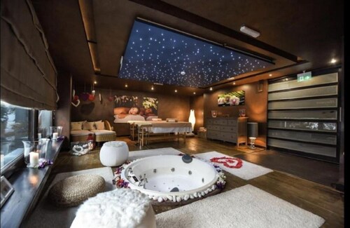 ALBERT RESIDENCE GRAND CHALET WITH OPTIONAL SPA ACCESS INCLUDED 