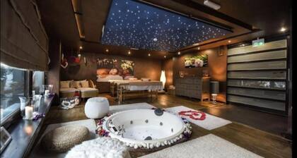 ALBERT RESIDENCE GRAND CHALET WITH OPTIONAL SPA ACCESS INCLUDED