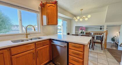 Family Retreat Near SLC Airport 6 BR 3.5 Bath