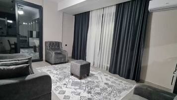 Superior Suite | Desk, laptop workspace, free WiFi, bed sheets