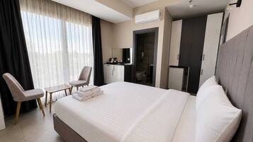 Standard Double Room, Sea View | Desk, laptop workspace, free WiFi, bed sheets