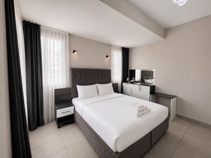 Standard Triple Room | Desk, laptop workspace, free WiFi, bed sheets