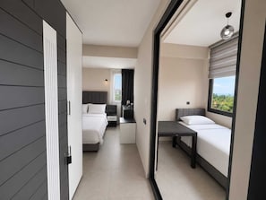 Kamar Triple Standar | Meja kerja, ruang kerja ramah laptop, Wi-Fi gratis, dan seprai linen