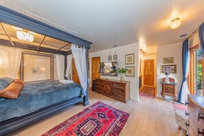 4 bedrooms, desk, iron/ironing board, WiFi - Sunset Summits Cabin | Hot Tub | Game Room | (Oakhurst)