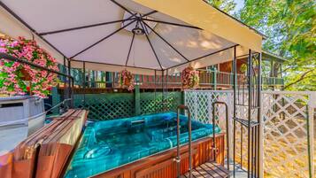 Bain à remous extérieur