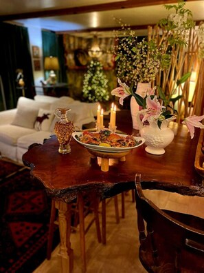 4 habitaciones, escritorio, tabla de planchar con plancha y wifi 