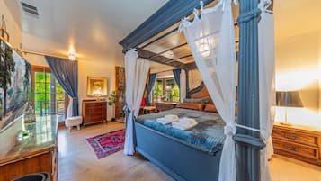 4 camere, una scrivania, ferro/asse da stiro, Wi-Fi