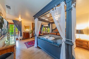 4 bedrooms, desk, iron/ironing board, WiFi