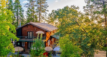 Sunset Summits Cabin | Hot Tub | Game Room |