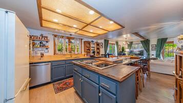 冰箱、微波炉、烤箱、炉灶