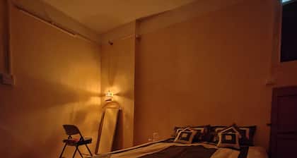 Luxurious apartment for comfortable accommodation of 4 to 6 people near temple.