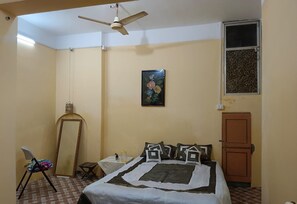 1 chambre, fer et planche à repasser, Wi-Fi, draps fournis