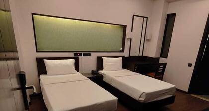 aashraye absolute luxury