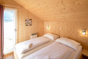 4 bedrooms, travel crib, free WiFi