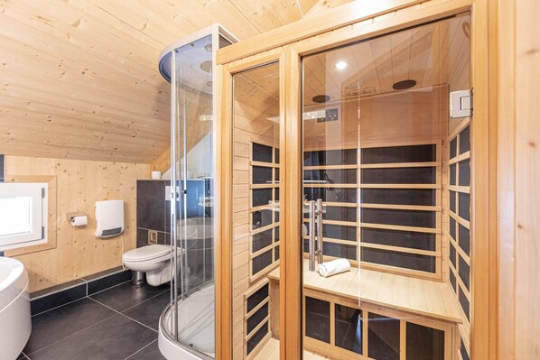 Douche, séchoir à cheveux, serviettes fournies