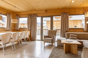 Smart TV, fireplace, DVD player