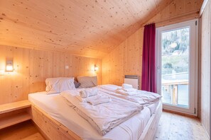 4 bedrooms, travel cot, free WiFi