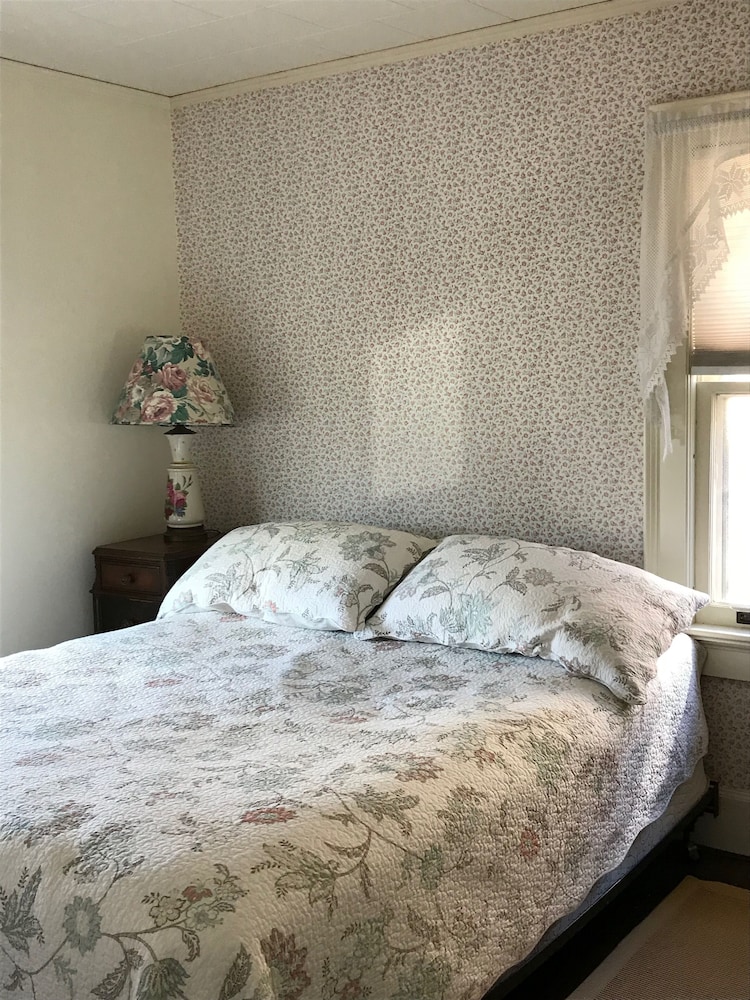 Beautiful arts and crafts home in beach community with stunning water