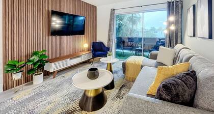 Sleek 1BR: Pool & Fashionable Design